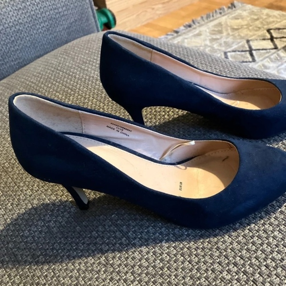 Classic Navy Suede Mid-Heel Pumps for Women